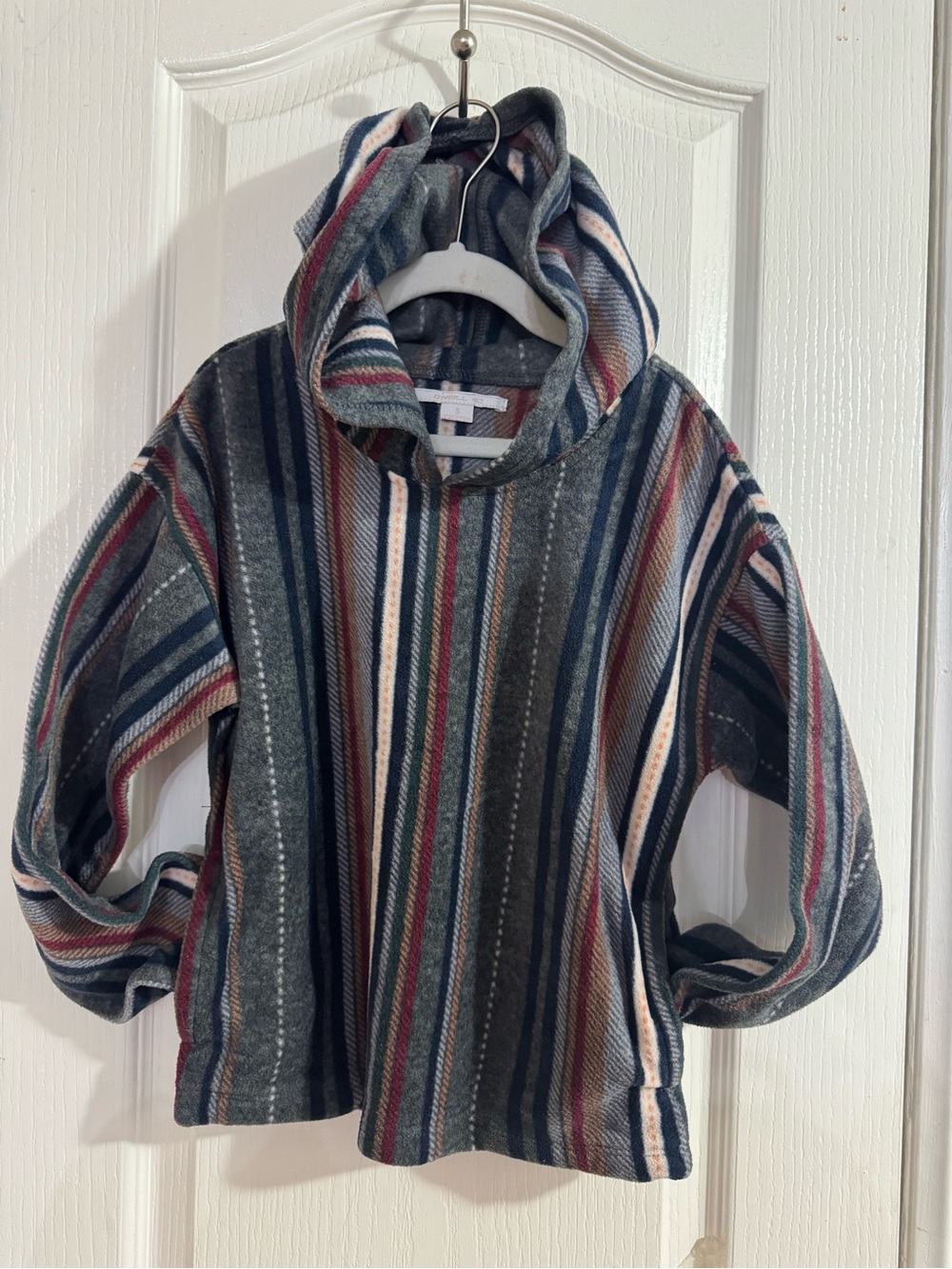 Kids O’Neill hoddie small 100%polyester,  pockets , long sleeve